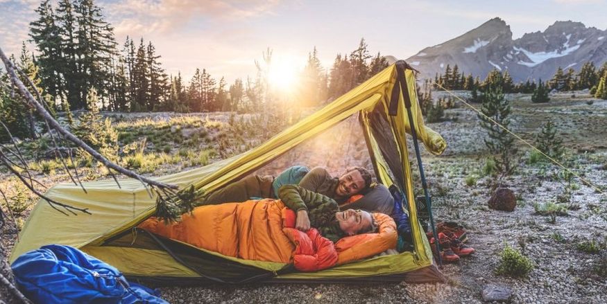Túi ngủ được sử dụng khi cắm trại